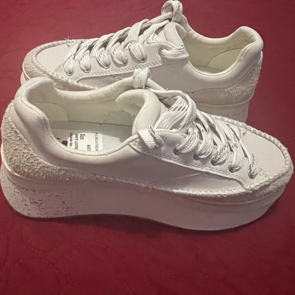 UGG Sneakers - Picture 7 of 8